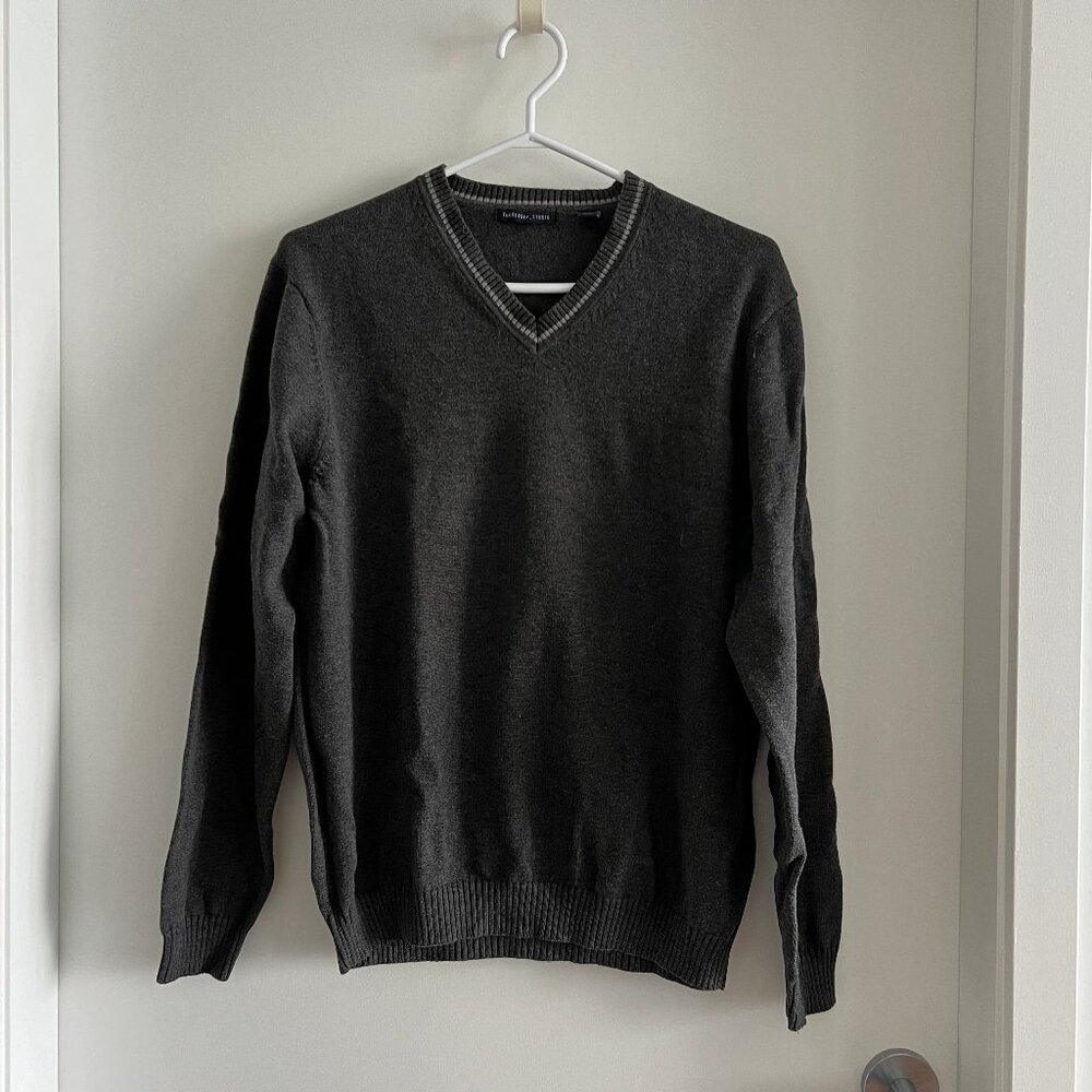 2for$30🏷Van Heusen Studio Mens Charcoal Grey V-Neck Sweater M